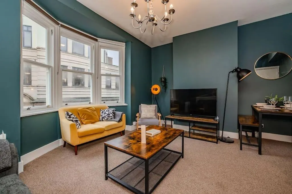 Apartment Super Central Three Bedroom Flat I Next To Brighton Beach I Sleep 9 Guests