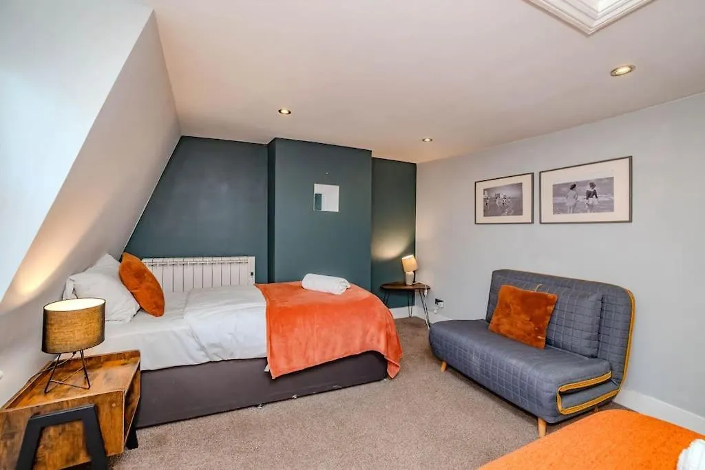 Super Central Three Bedroom Flat I Next To Brighton Beach I Sleep 9 Guests