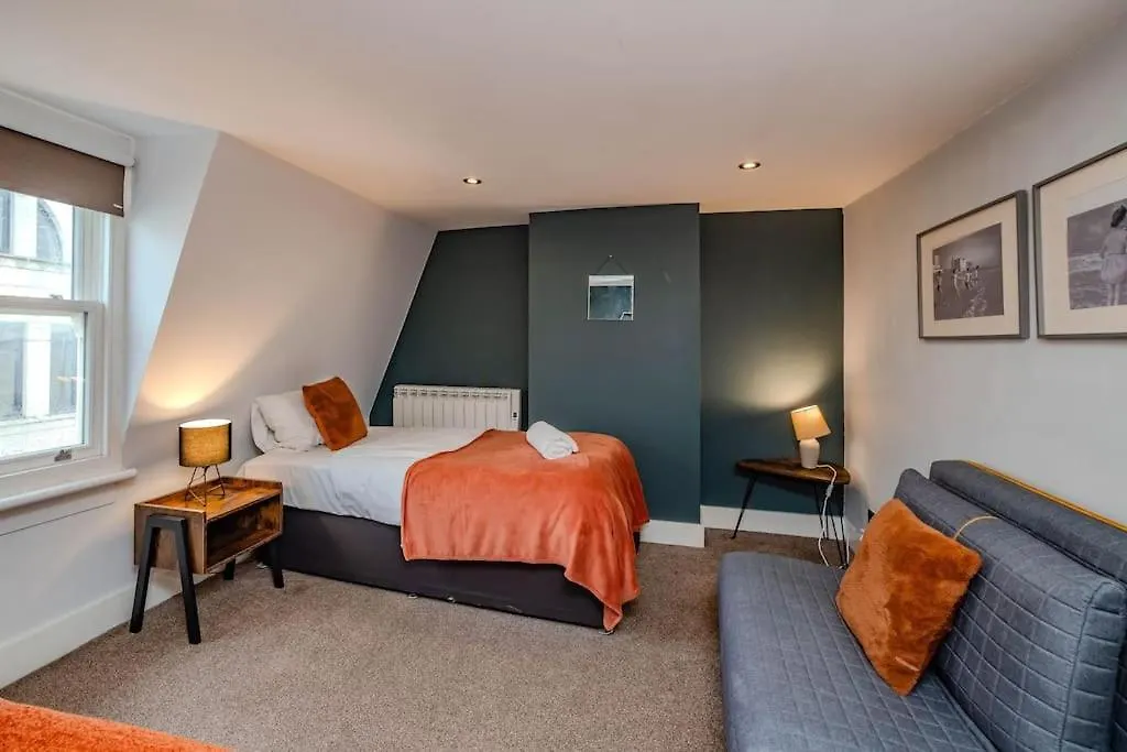 Super Central Three Bedroom Flat I Next To Brighton Beach I Sleep 9 Guests 0*,  Reino Unido