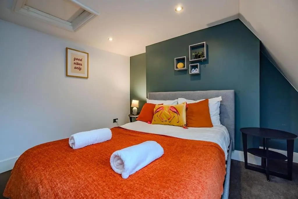 Super Central Three Bedroom Flat I Next To Brighton Beach I Sleep 9 Guests 0*,
