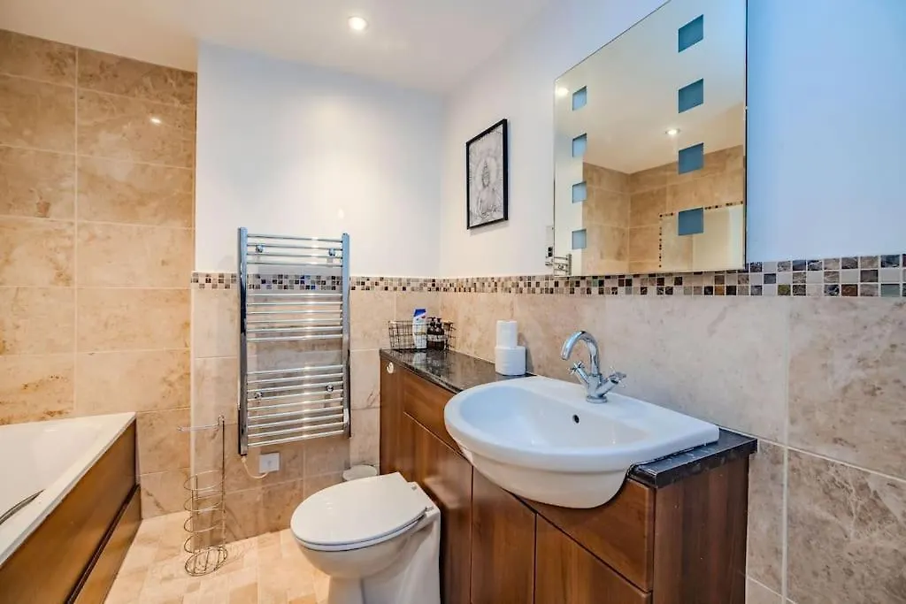 Super Central Three Bedroom Flat I Next To Brighton Beach I Sleep 9 Guests