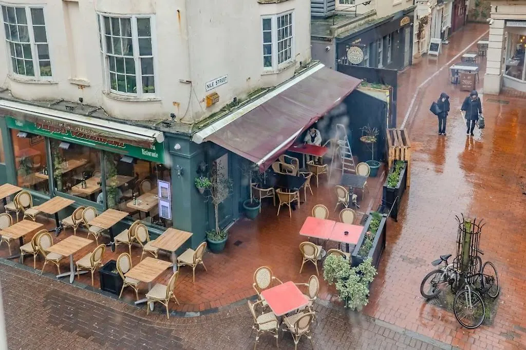 Super Central Three Bedroom Flat I Next To Brighton Beach I Sleep 9 Guests 0*,