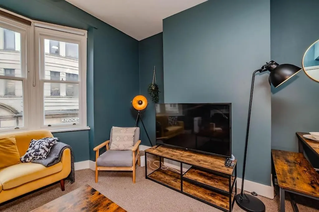 Super Central Three Bedroom Flat I Next To Brighton Beach I Sleep 9 Guests 0*,  Reino Unido