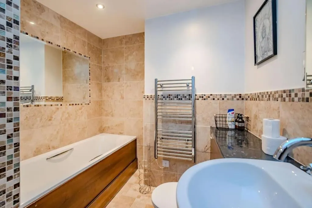 Super Central Three Bedroom Flat I Next To Brighton Beach I Sleep 9 Guests 0*,
